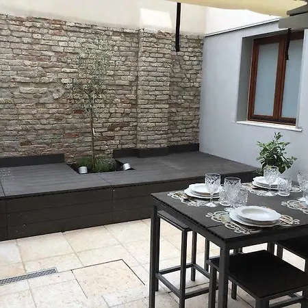 Borgoloco Luxury Flat With Jacuzzi Apartment