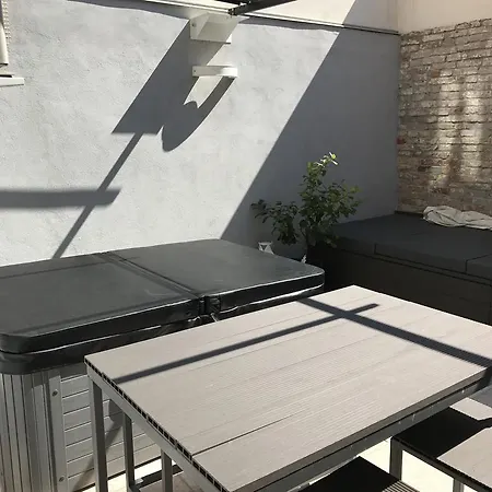 Borgoloco Luxury Flat With Jacuzzi ונציה